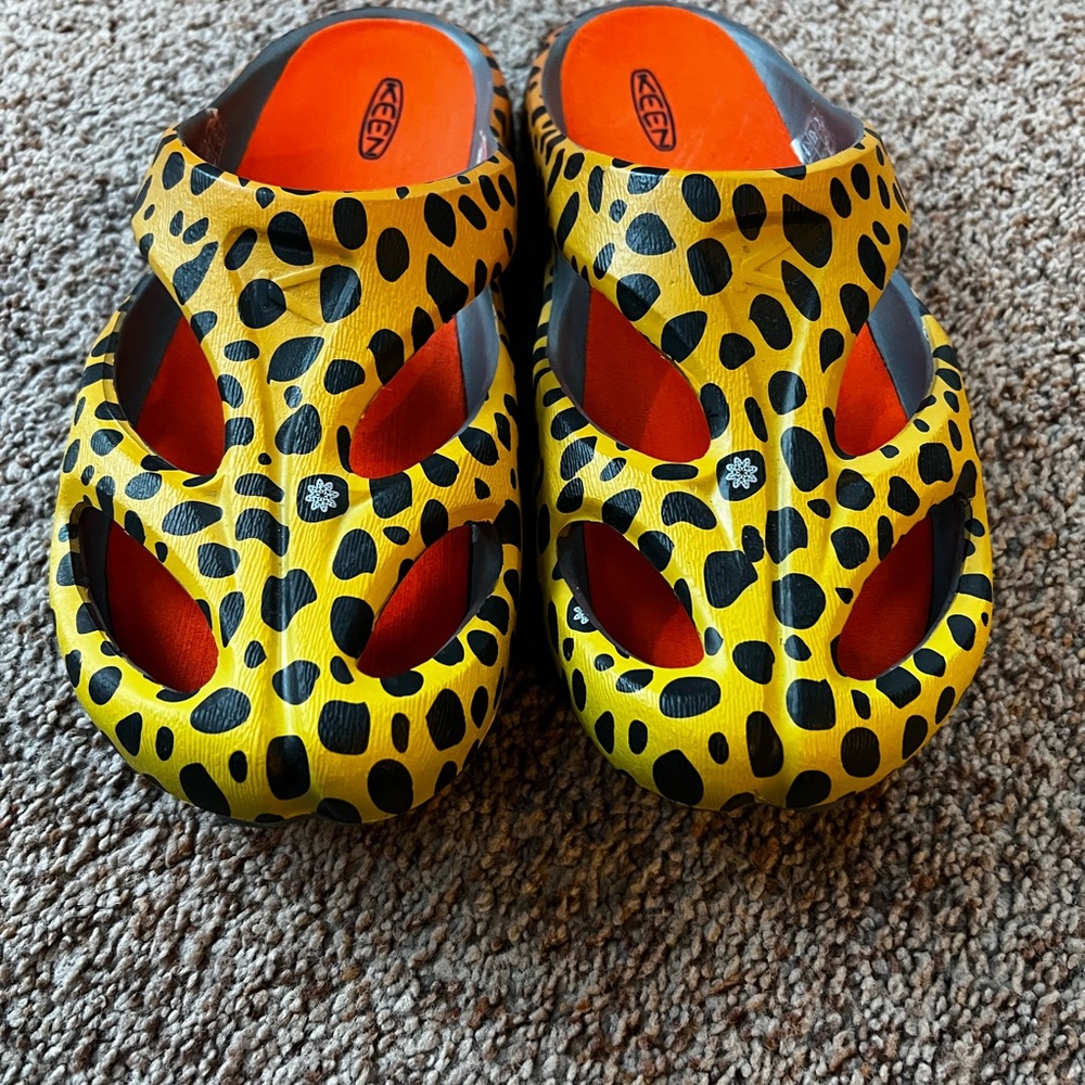 Keen Men Shanti Spotted Yellow and Black Sandals